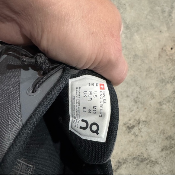 👟 On Cloud Men’s Waterproof Running Shoes – Charcoal/Black – Size 10 (EU 44) - Picture 7 of 12